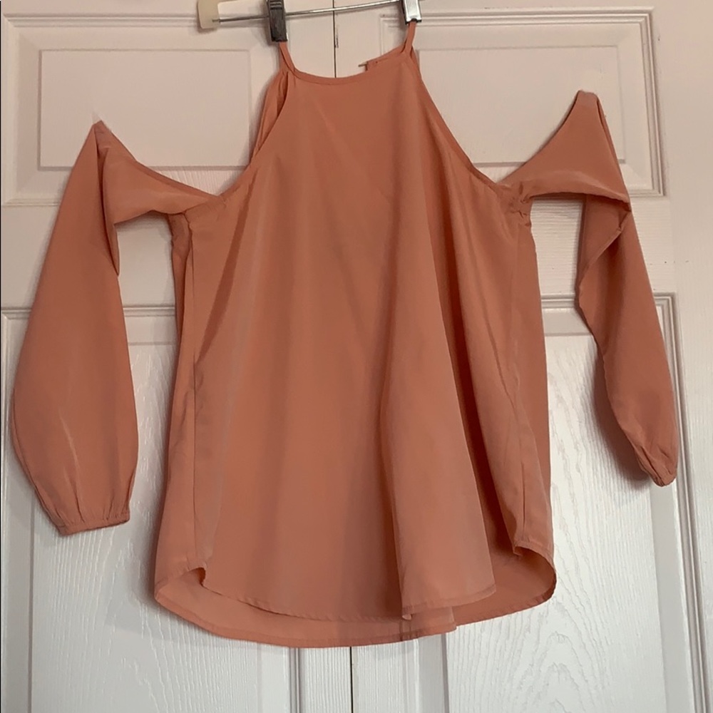 Light pink Abercrombie cut out shoulder shirt